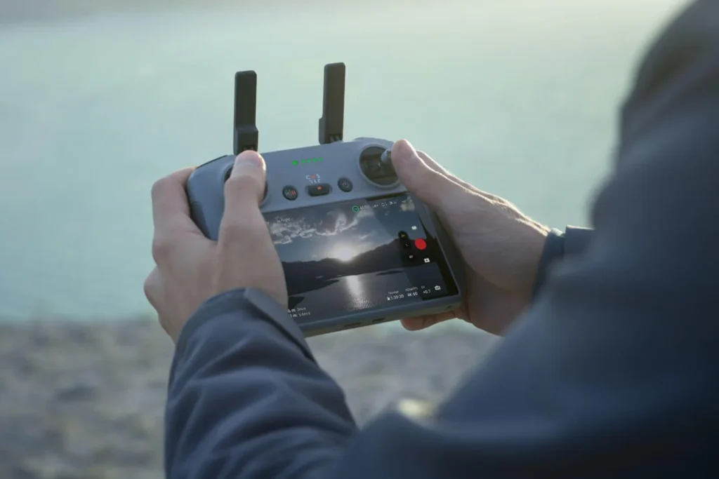 Pilotage du DJI Air 3S avec la radiocommande à écran