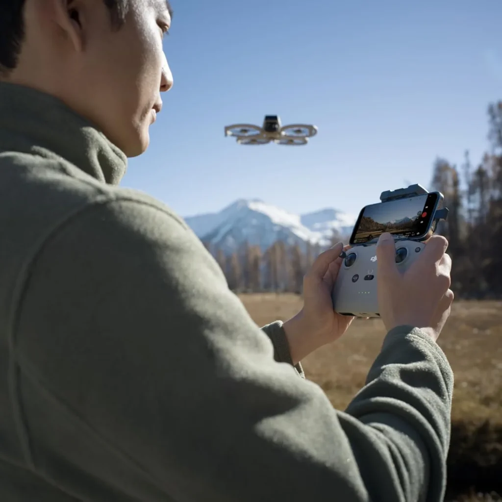 Pilotage du DJI Flip en extérieur avec la radiocommande et un smartphone