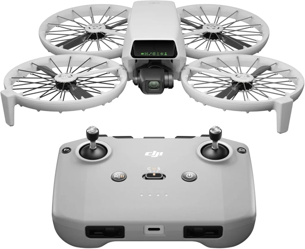 DJI Flip et sa radiocommande DJI RC-N3 sur fond blanc