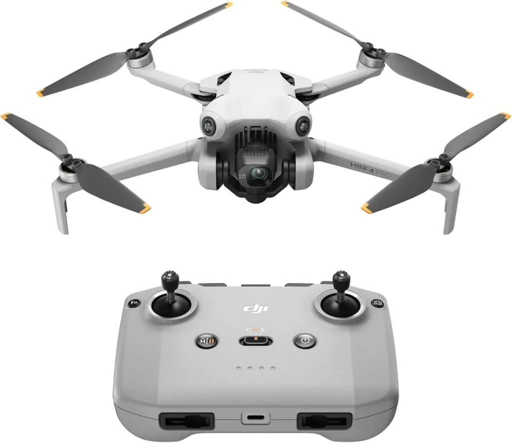 DJI Mini 4 Pro vu de trois quarts avec la radiocommande DJI RC-N2