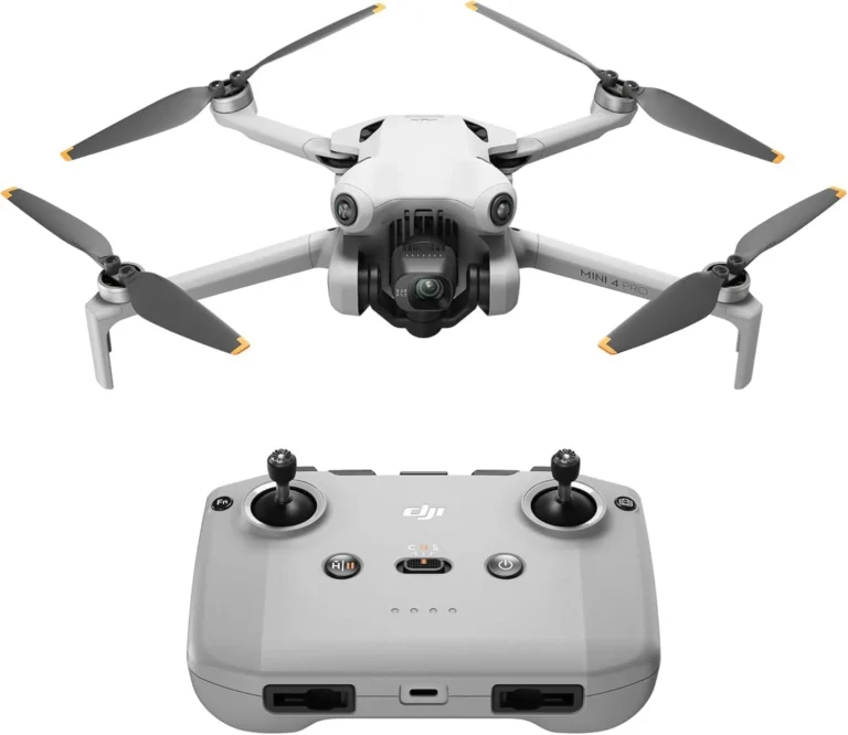 DJI Mini 4 Pro vu de trois quarts avec la radiocommande DJI RC-N2