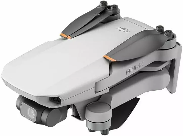 DJI Mini 4K replié au format de poche, bras et hélices pliés